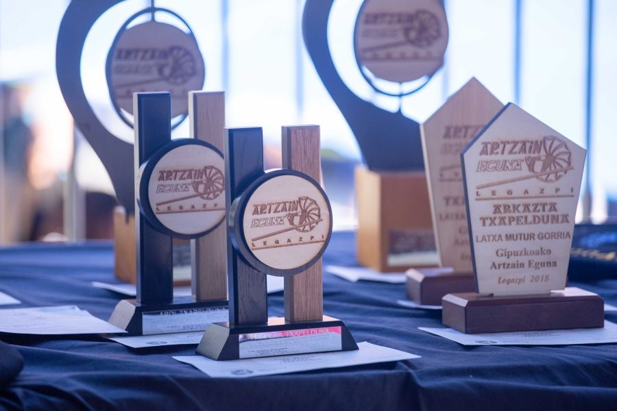 El Artzain Eguna de Gipuzkoa ha cumplido este domingo 28 años celebrándose en el centro de Legazpi, con la flor y nata del pastoreo del territorio como protagonistas.