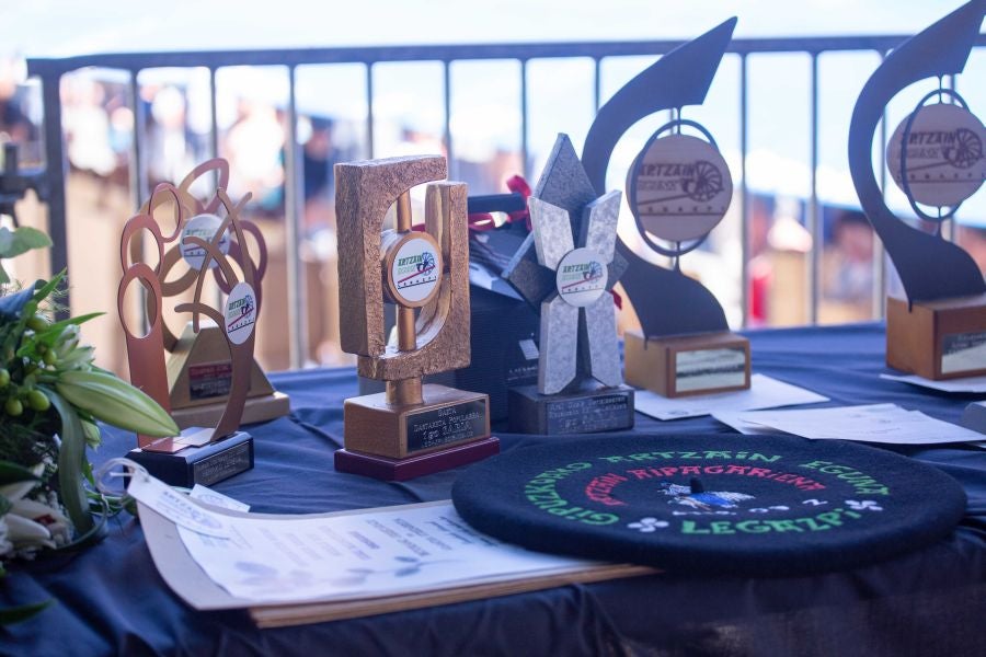 El Artzain Eguna de Gipuzkoa ha cumplido este domingo 28 años celebrándose en el centro de Legazpi, con la flor y nata del pastoreo del territorio como protagonistas.