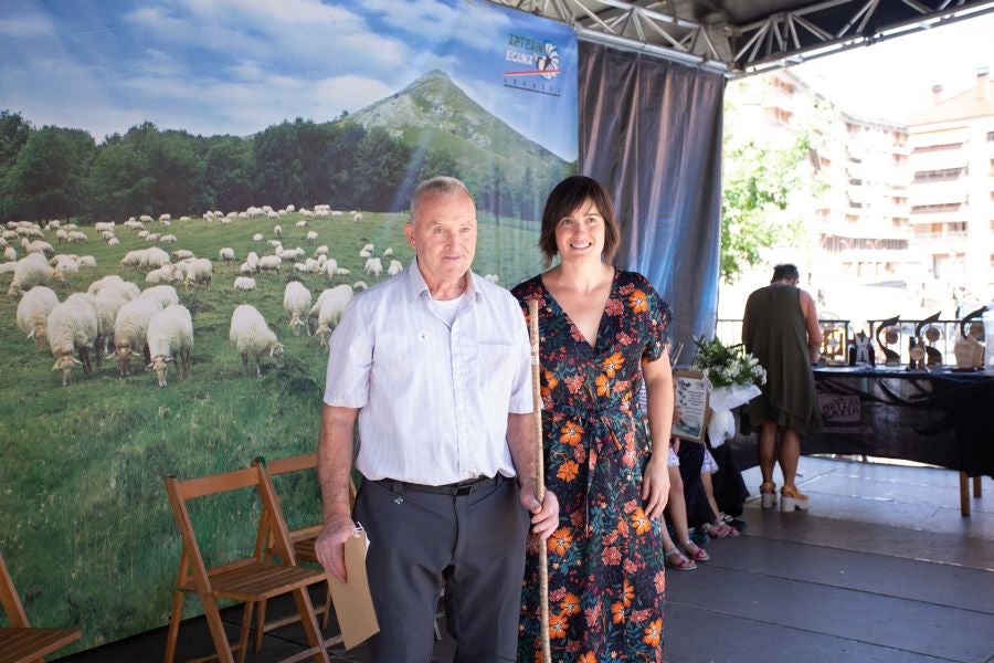 El Artzain Eguna de Gipuzkoa ha cumplido este domingo 28 años celebrándose en el centro de Legazpi, con la flor y nata del pastoreo del territorio como protagonistas.