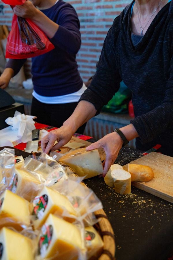 El Artzain Eguna de Gipuzkoa ha cumplido este domingo 28 años celebrándose en el centro de Legazpi, con la flor y nata del pastoreo del territorio como protagonistas.