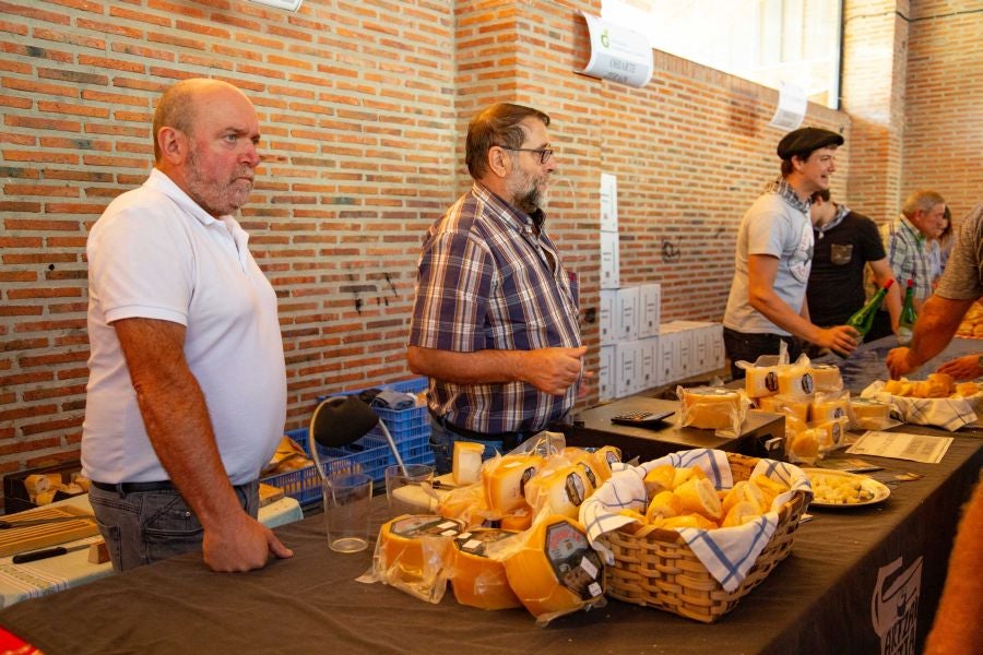 El Artzain Eguna de Gipuzkoa ha cumplido este domingo 28 años celebrándose en el centro de Legazpi, con la flor y nata del pastoreo del territorio como protagonistas.