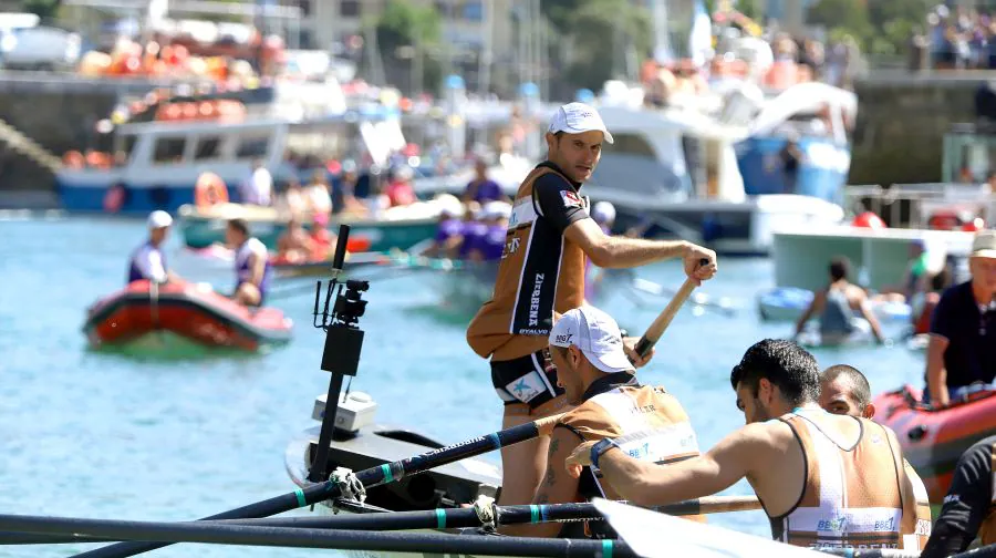 La bahía de San Sebastián ha acogido este domingo la regata de la Bandera de La Concha.