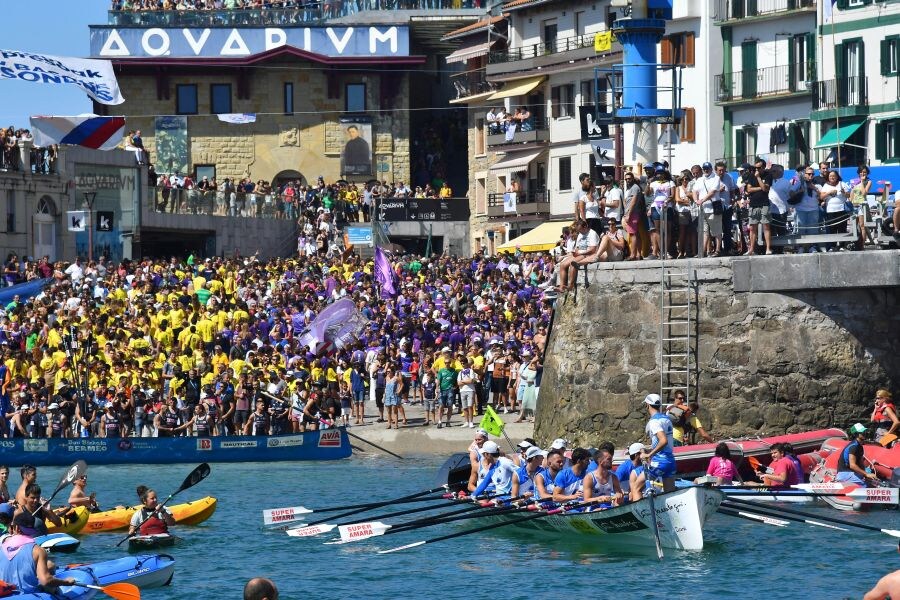 La bahía de San Sebastián ha acogido este domingo la regata de la Bandera de La Concha.