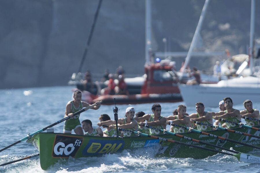 La bahía de San Sebastián ha acogido este domingo la regata de la Bandera de La Concha.