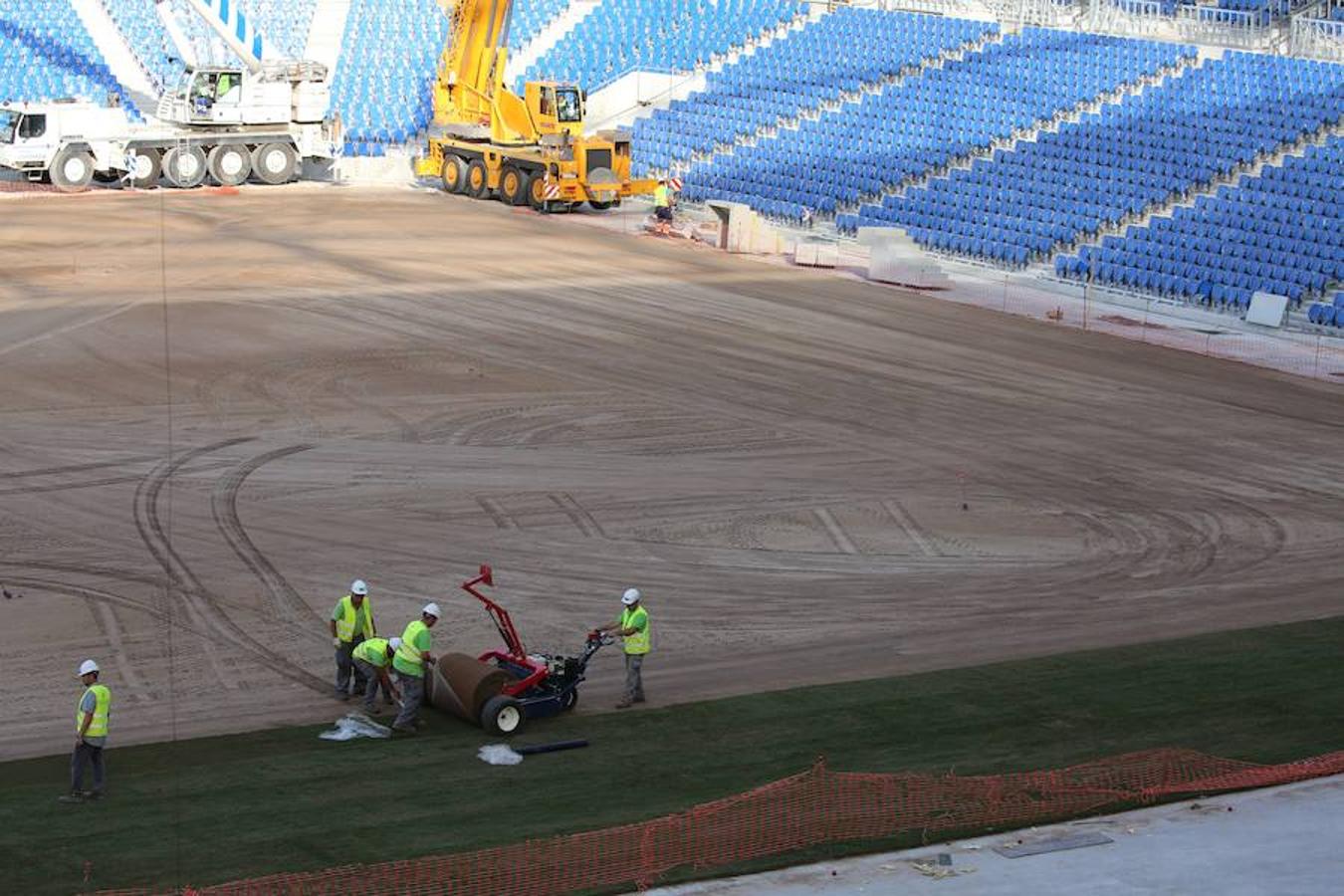Este lunes ha dado comienzo la instalación del nuevo césped en el estadio txuri-urdin. El arranque ha sido por la Tribuna Oeste