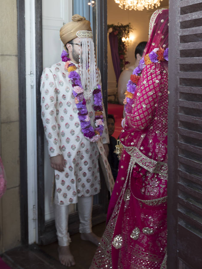 Un hindú y una filipina se casan en Donostia por los ritos católico e hindú