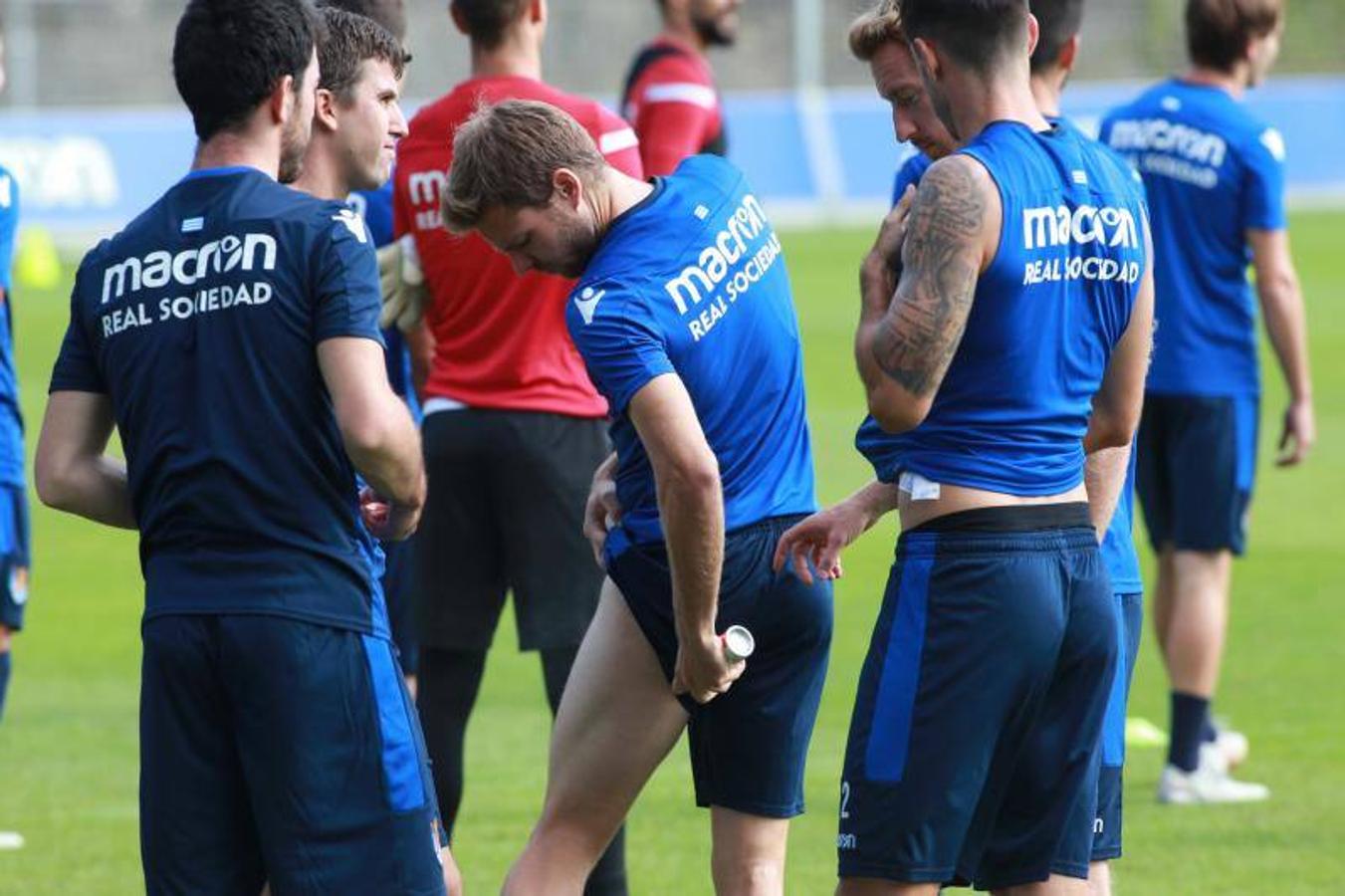 Los jugadores de la Real Sociedad se han vuelto a ejercitar en una nueva sesión en Zubieta.