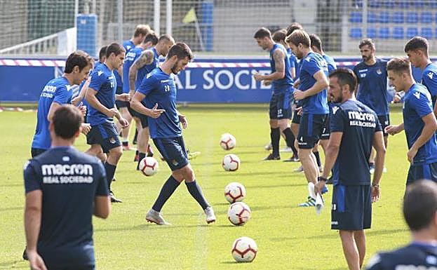 Ejercicios con balón esta mañana en Zubieta. 