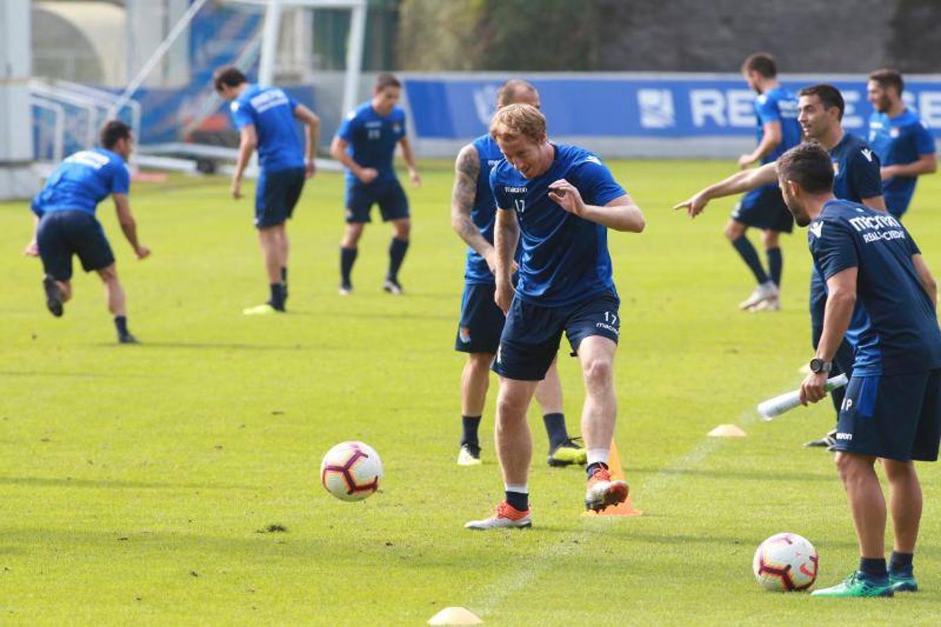 Los jugadores de la Real Sociedad se han vuelto a ejercitar en una nueva sesión en Zubieta.