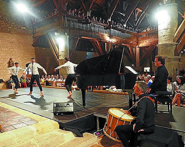 'Antiguan orain'. Jon Maya, el pianista Iñaki Salvador y el cantante Thierry Biscary. 