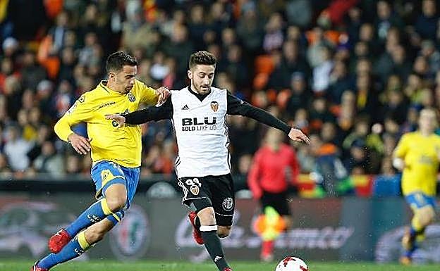 El Valencia descarta ceder a la Real Sociedad al extremo Ferran Torres