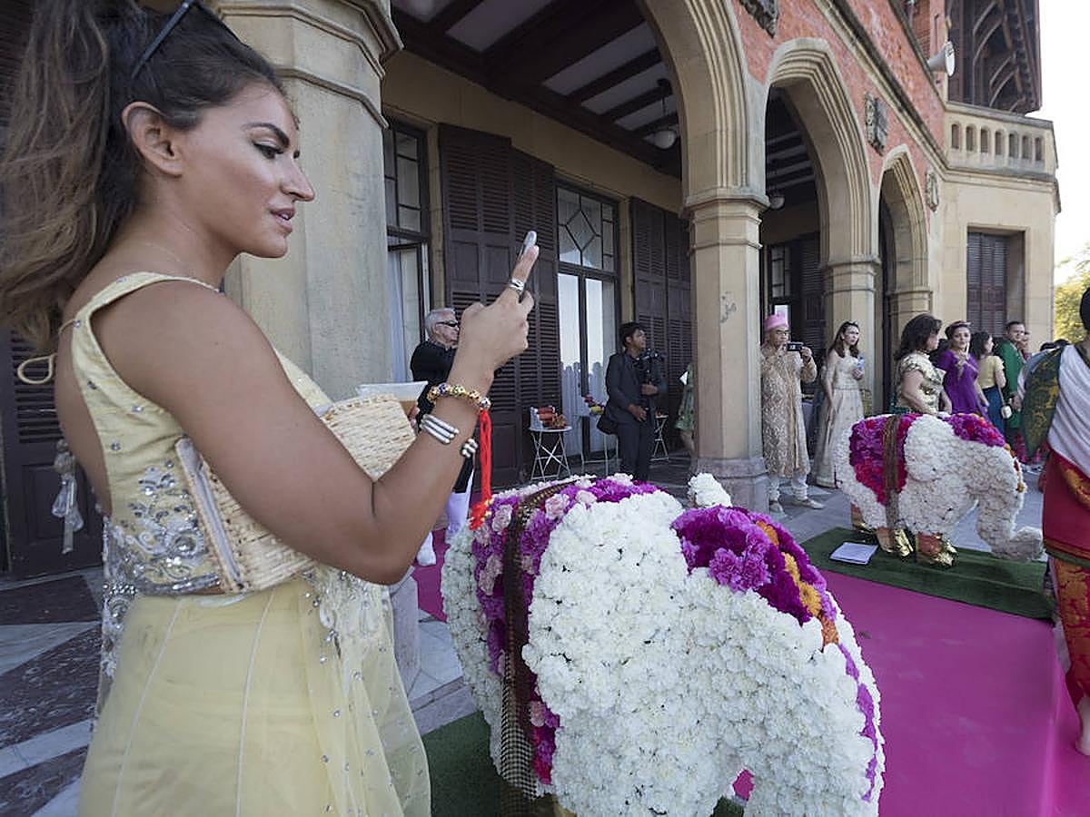 Un hindú y una filipina se casan en Donostia por los ritos católico e hindú