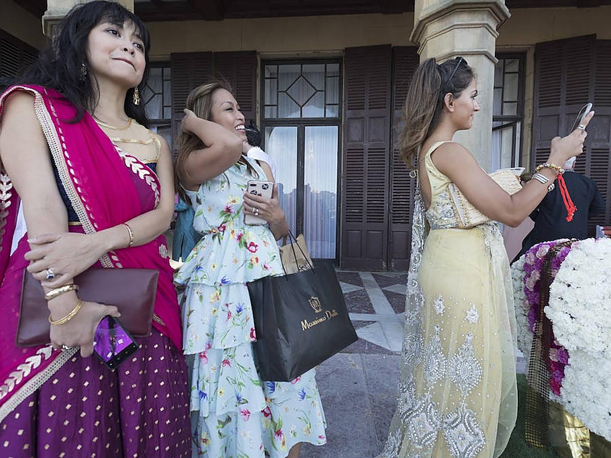 Un hindú y una filipina se casan en Donostia por los ritos católico e hindú