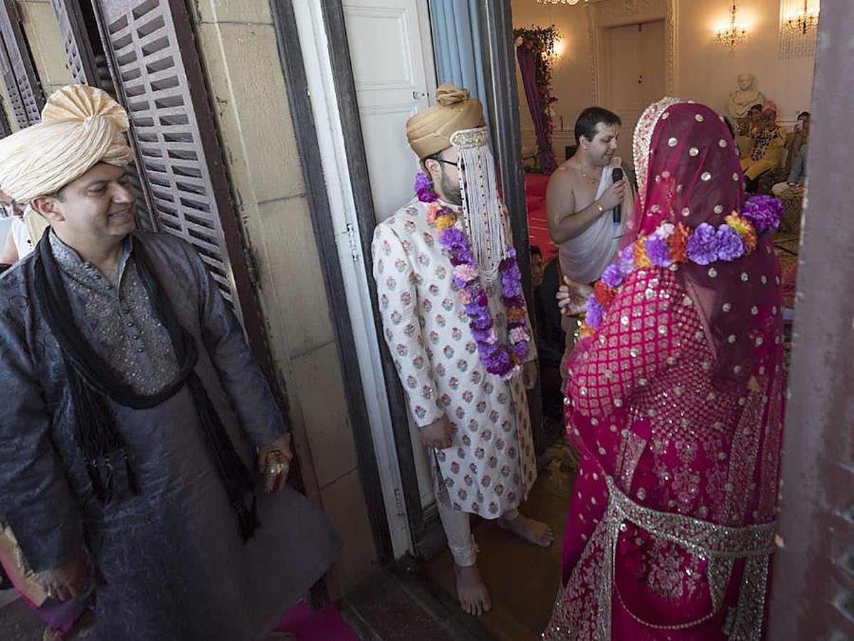 Un hindú y una filipina se casan en Donostia por los ritos católico e hindú