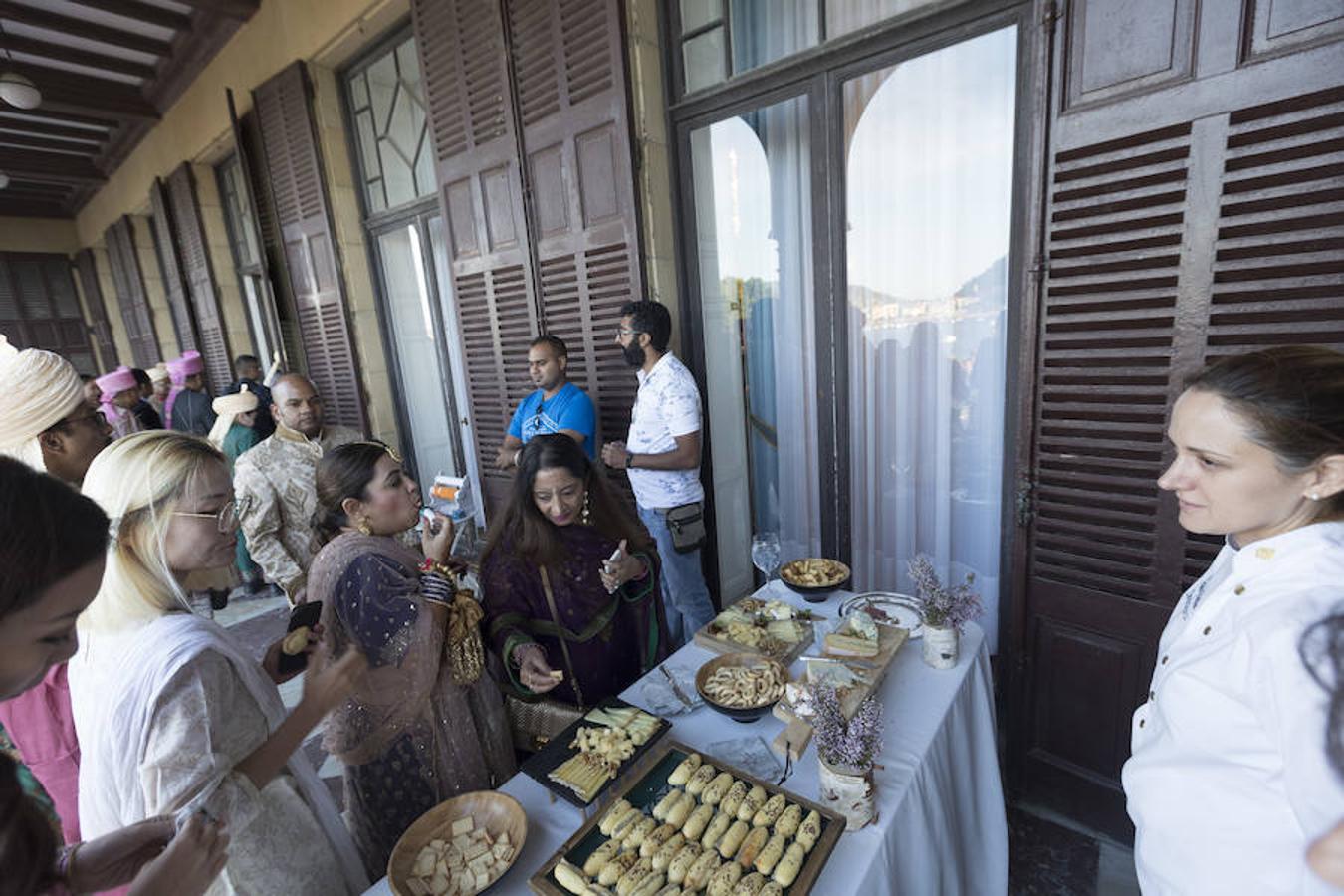 Un hindú y una filipina se casan en Donostia por los ritos católico e hindú