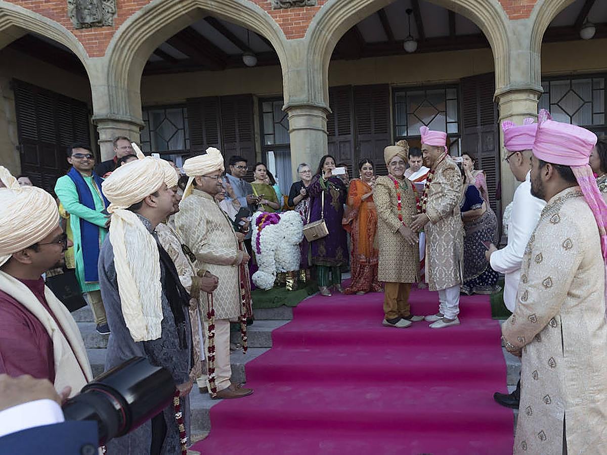 Un hindú y una filipina se casan en Donostia por los ritos católico e hindú