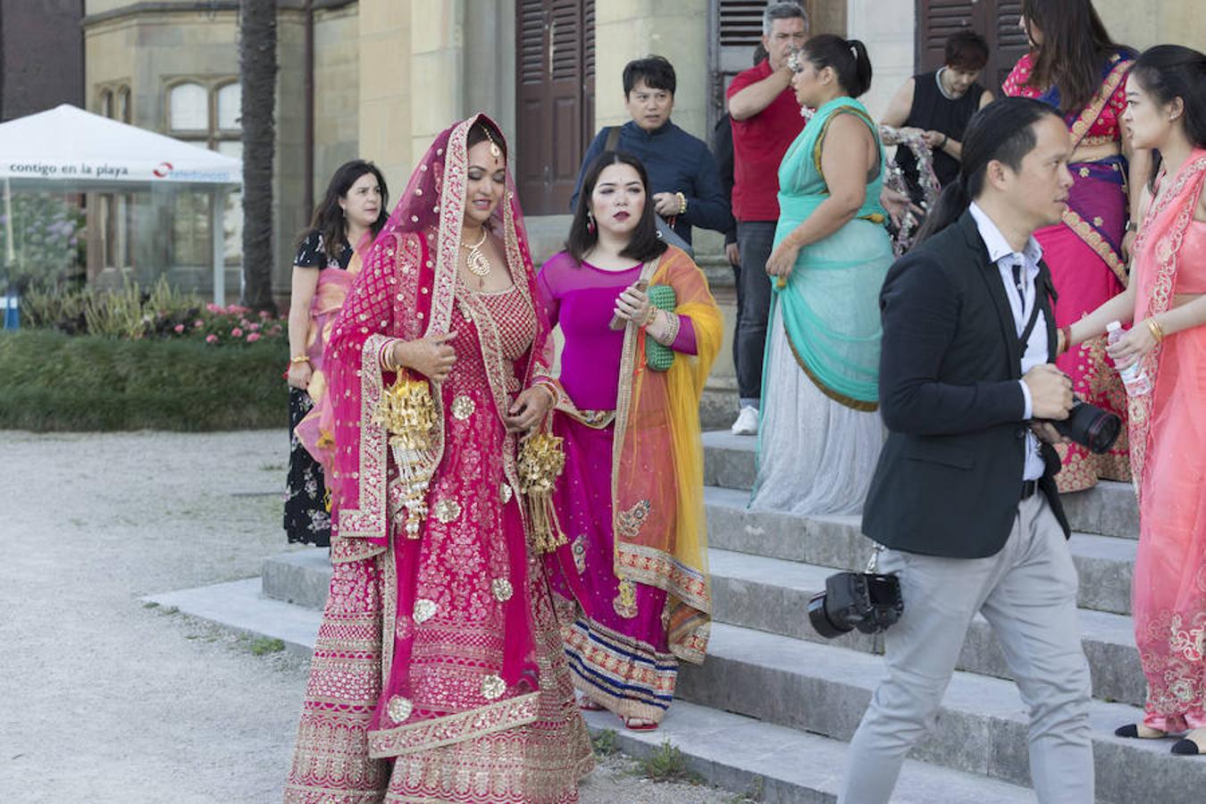 Un hindú y una filipina se casan en Donostia por los ritos católico e hindú