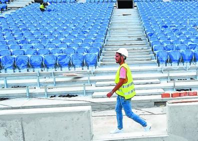 Imagen secundaria 1 - Diversas instantáneas de la visita de Joseba Zaldua a Anoeta. 
