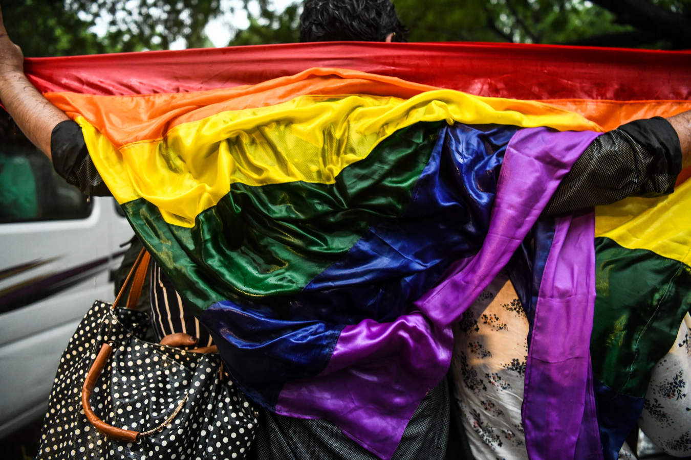 El Tribunal Supremo de la India despenalizó este jueves la homosexualidad, al poner fin a una legislación de 1861 que castigaba los «actos contra natura» con prisión, un dictamen histórico que lo convierte en el segundo país del sur de Asia en permitir las relaciones entre personas del mismo sexo.