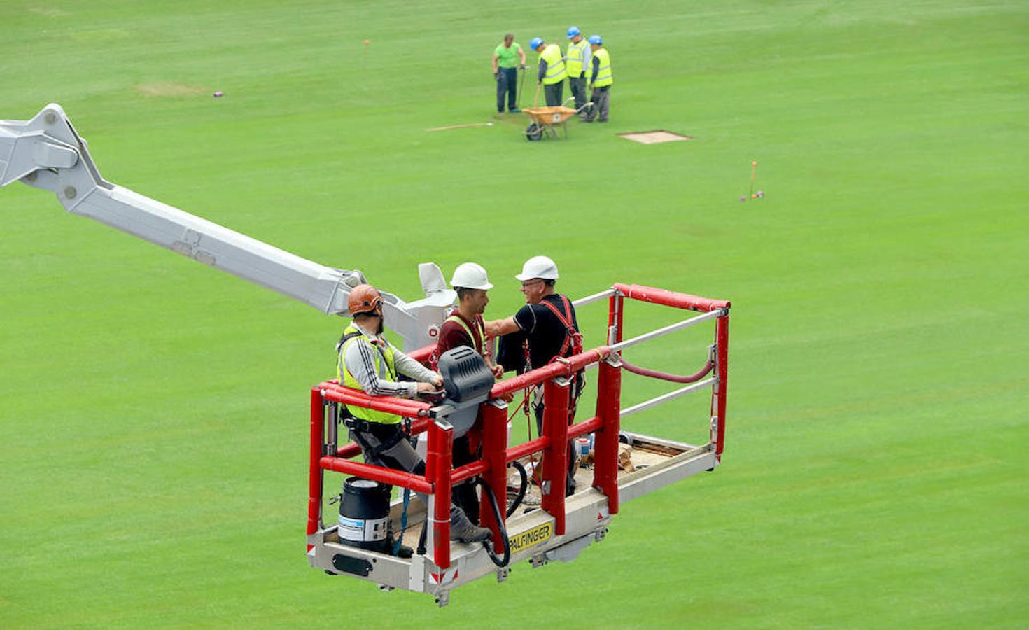 El estadio de la Real Sociedad continúa con las obras para que todo esté listo el próximo sábado día 15 en el partido ante el Barcelona