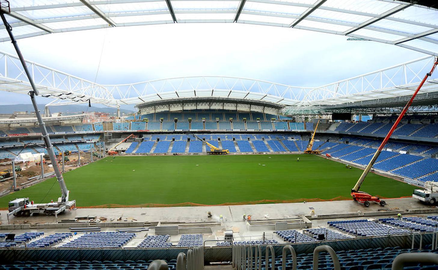 El estadio de la Real Sociedad continúa con las obras para que todo esté listo el próximo sábado día 15 en el partido ante el Barcelona