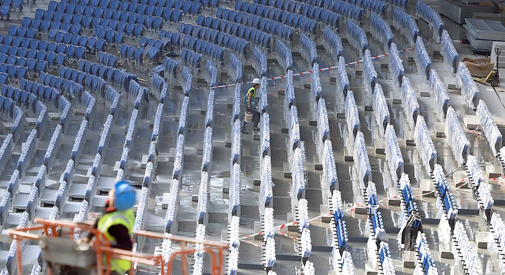 El estadio de la Real Sociedad continúa con las obras para que todo esté listo el próximo sábado día 15 en el partido ante el Barcelona