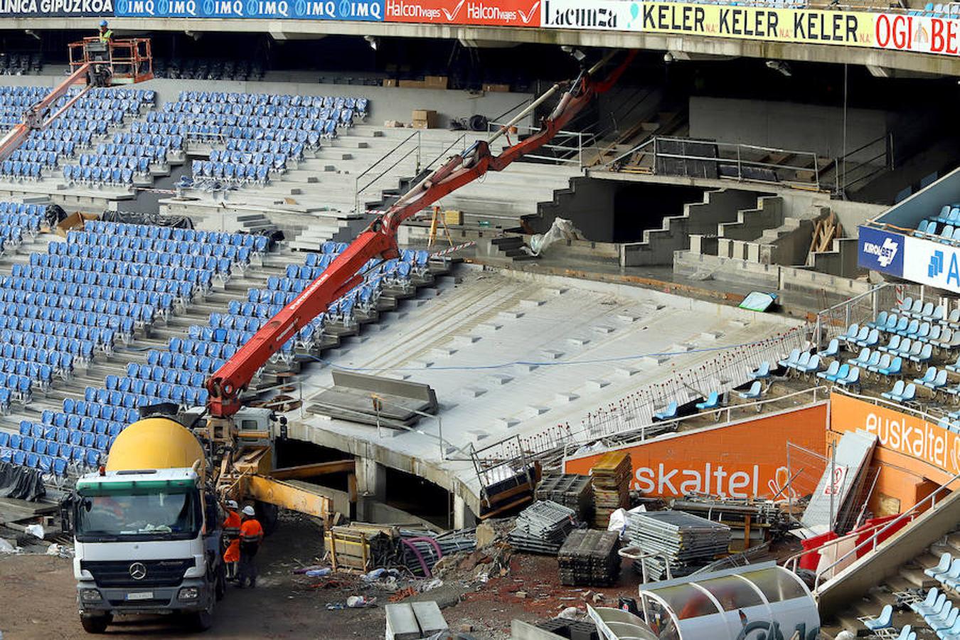 El estadio de la Real Sociedad continúa con las obras para que todo esté listo el próximo sábado día 15 en el partido ante el Barcelona