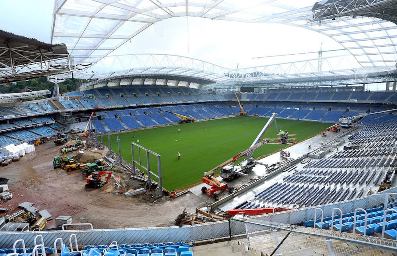 El estadio de la Real Sociedad continúa con las obras para que todo esté listo el próximo sábado día 15 en el partido ante el Barcelona