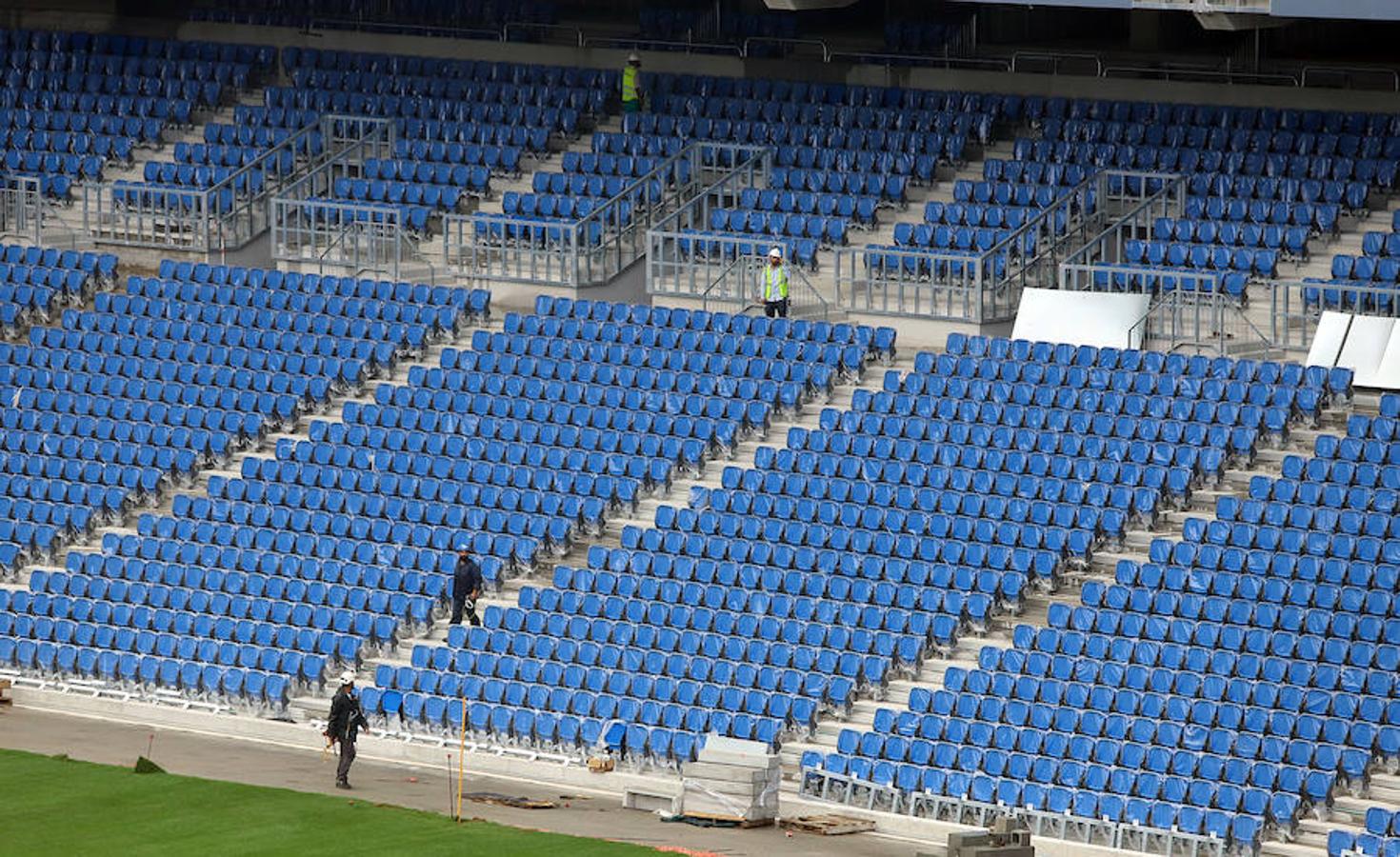 El estadio de la Real Sociedad continúa con las obras para que todo esté listo el próximo sábado día 15 en el partido ante el Barcelona