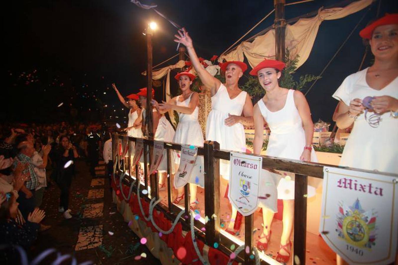 Comienzan las fiestas de Hondarribia y el jueves a las 22:30 horas fue la presentación de las cantineras del Alarde de Hondarribia. 