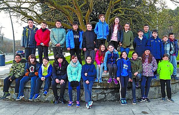 Alumnado de 6º de Enseñanza Primaria de la Ikastola Amasorrain que ha participado en el proyecto 'Hariak sortzen'.
