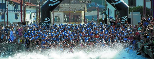 El Triatlón de Zumaia congregará mañana a cerca de 600 atletas. 