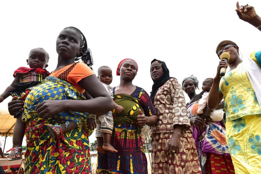 El Festival de la Generación en la aldea de Abobodoume, Costa de Marfil, cumple tres siglos y honra a los ancestros de los Ebrie, miembros del grupo étnico Akan. La mayoría de los pueblos Akan son descendientes de personas que huyeron de Ashante y ahora constituyen aproximadamente una quinta parte de la población de Costa de Marfil. 