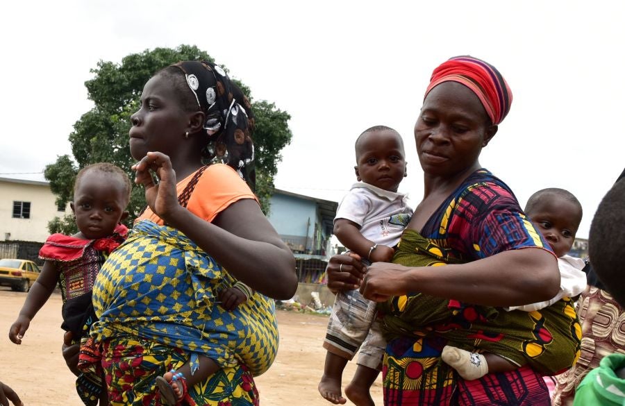 El Festival de la Generación en la aldea de Abobodoume, Costa de Marfil, cumple tres siglos y honra a los ancestros de los Ebrie, miembros del grupo étnico Akan. La mayoría de los pueblos Akan son descendientes de personas que huyeron de Ashante y ahora constituyen aproximadamente una quinta parte de la población de Costa de Marfil. 
