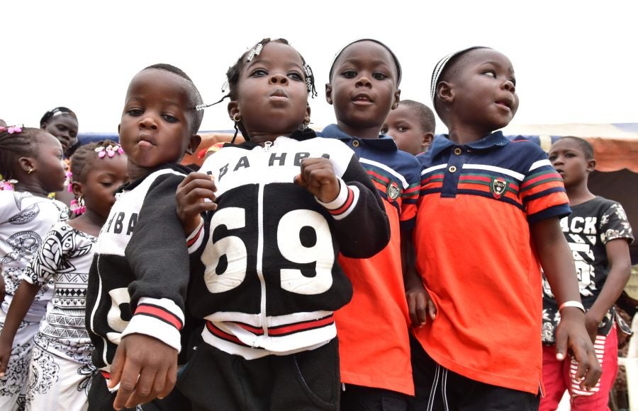 El Festival de la Generación en la aldea de Abobodoume, Costa de Marfil, cumple tres siglos y honra a los ancestros de los Ebrie, miembros del grupo étnico Akan. La mayoría de los pueblos Akan son descendientes de personas que huyeron de Ashante y ahora constituyen aproximadamente una quinta parte de la población de Costa de Marfil. 