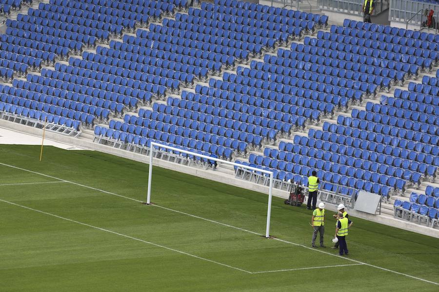 Los operarios siguen trabajando a gran ritmo para que el estadio esté en las mejores condiciones posibles el sábado ante el Barcelona