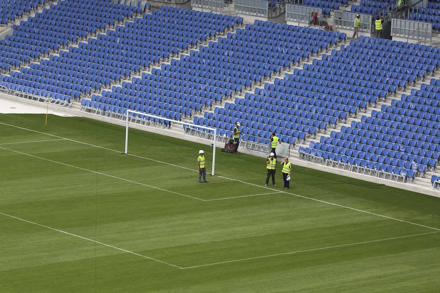 Los operarios siguen trabajando a gran ritmo para que el estadio esté en las mejores condiciones posibles el sábado ante el Barcelona