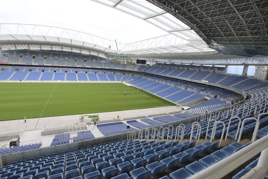 Los operarios siguen trabajando a gran ritmo para que el estadio esté en las mejores condiciones posibles el sábado ante el Barcelona