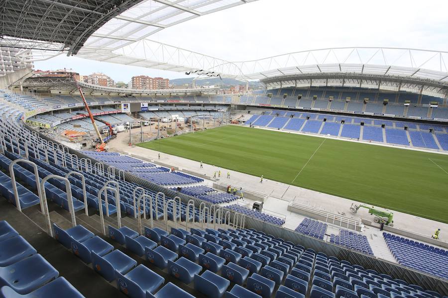 Los operarios siguen trabajando a gran ritmo para que el estadio esté en las mejores condiciones posibles el sábado ante el Barcelona