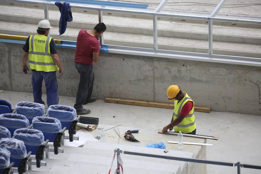 Los operarios siguen trabajando a gran ritmo para que el estadio esté en las mejores condiciones posibles el sábado ante el Barcelona
