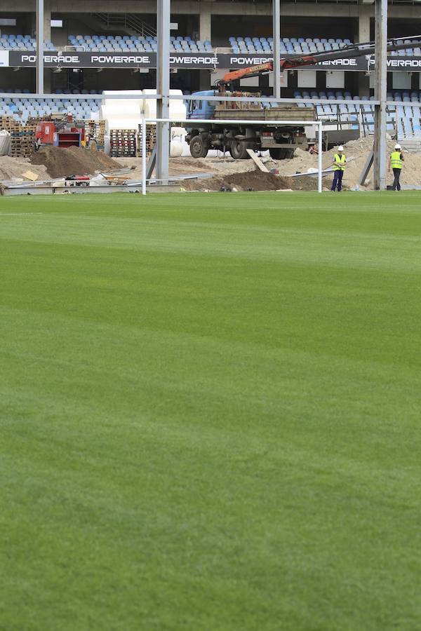 Los operarios siguen trabajando a gran ritmo para que el estadio esté en las mejores condiciones posibles el sábado ante el Barcelona