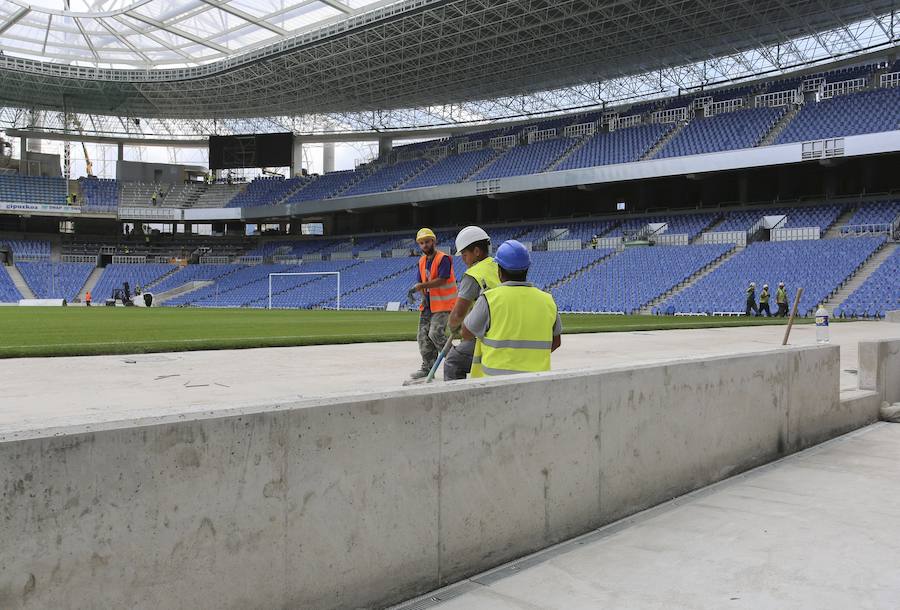Los operarios siguen trabajando a gran ritmo para que el estadio esté en las mejores condiciones posibles el sábado ante el Barcelona