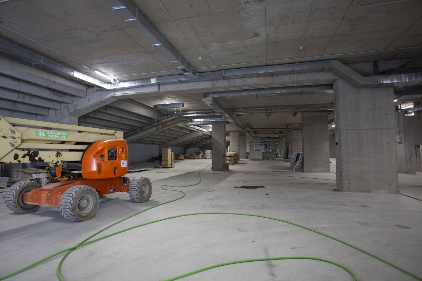 El campo de la Real Sociedad está preparado para que el sábado se dispute el primer partido del conjunto txuri-urdin en casa esta temporada.