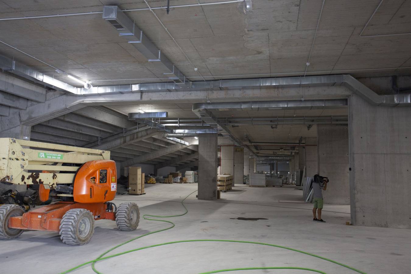 El campo de la Real Sociedad está preparado para que el sábado se dispute el primer partido del conjunto txuri-urdin en casa esta temporada.