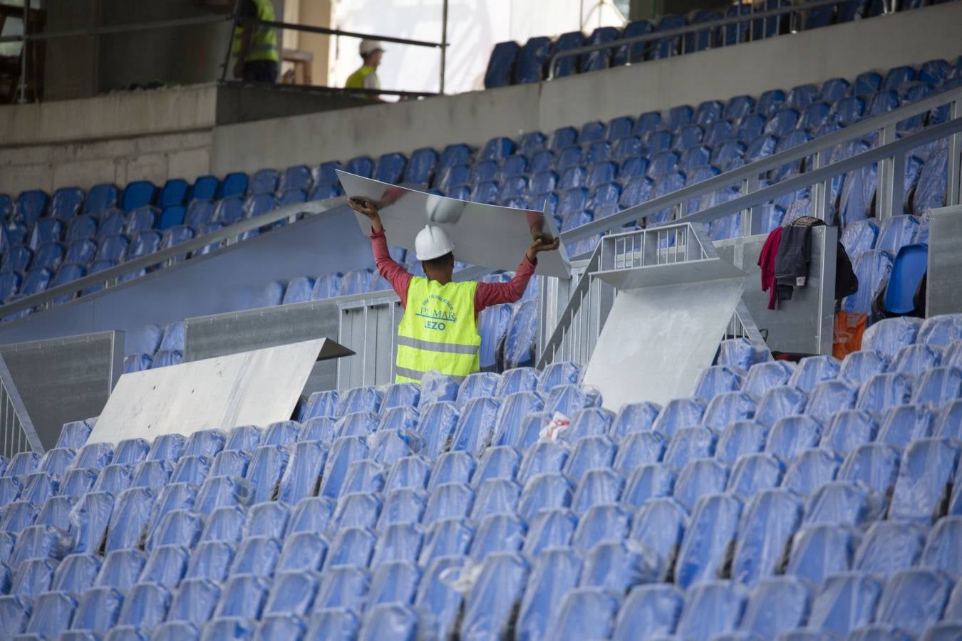 El campo de la Real Sociedad está preparado para que el sábado se dispute el primer partido del conjunto txuri-urdin en casa esta temporada.