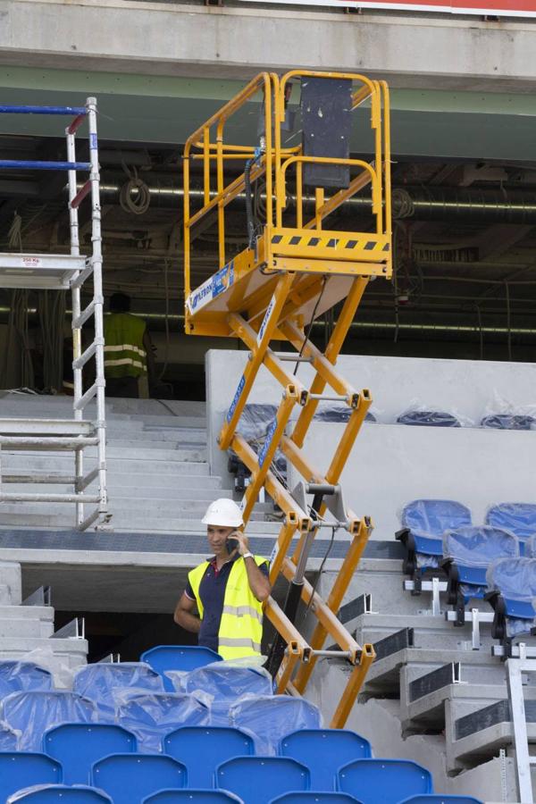 El campo de la Real Sociedad está preparado para que el sábado se dispute el primer partido del conjunto txuri-urdin en casa esta temporada.