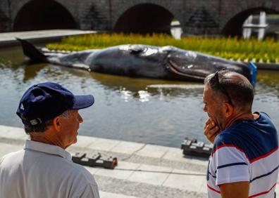 Imagen secundaria 1 - El cachalote, este viernes en Madrid. 