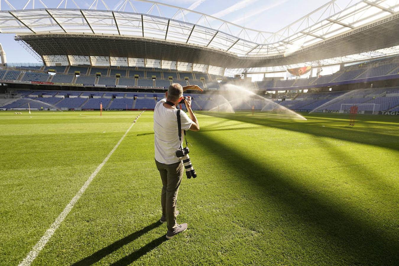 La plantilla del primer equipo se ha ejercitado por primera en el nuevo campo de Anoeta antes de recibir el sábado al Barcelona