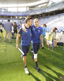 Imagen secundaria 2 - La Real Sociedad pisa por primera vez el césped del nuevo Anoeta. 