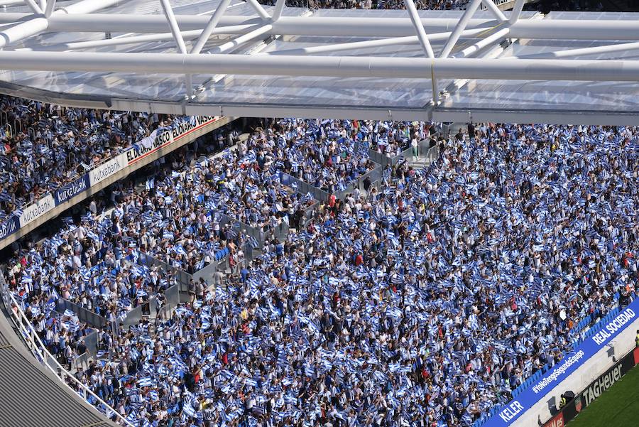 Casi 29.000 aficionados han llenado las gradas del nuevo ANoeta en su estreno